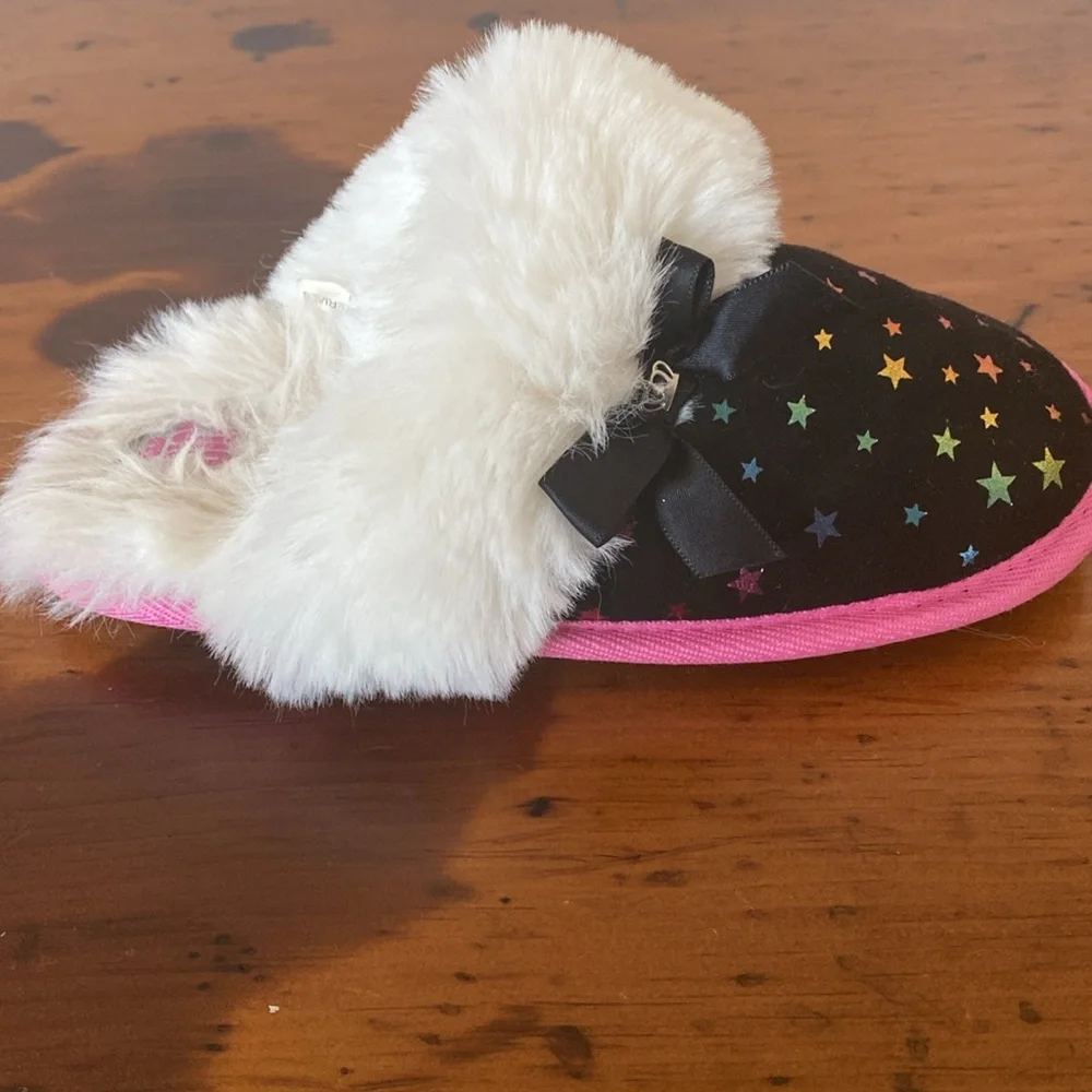 Girls size 2-3 slip on Juicy Couture JJK Sonara slip on slippers fuzzy cozy